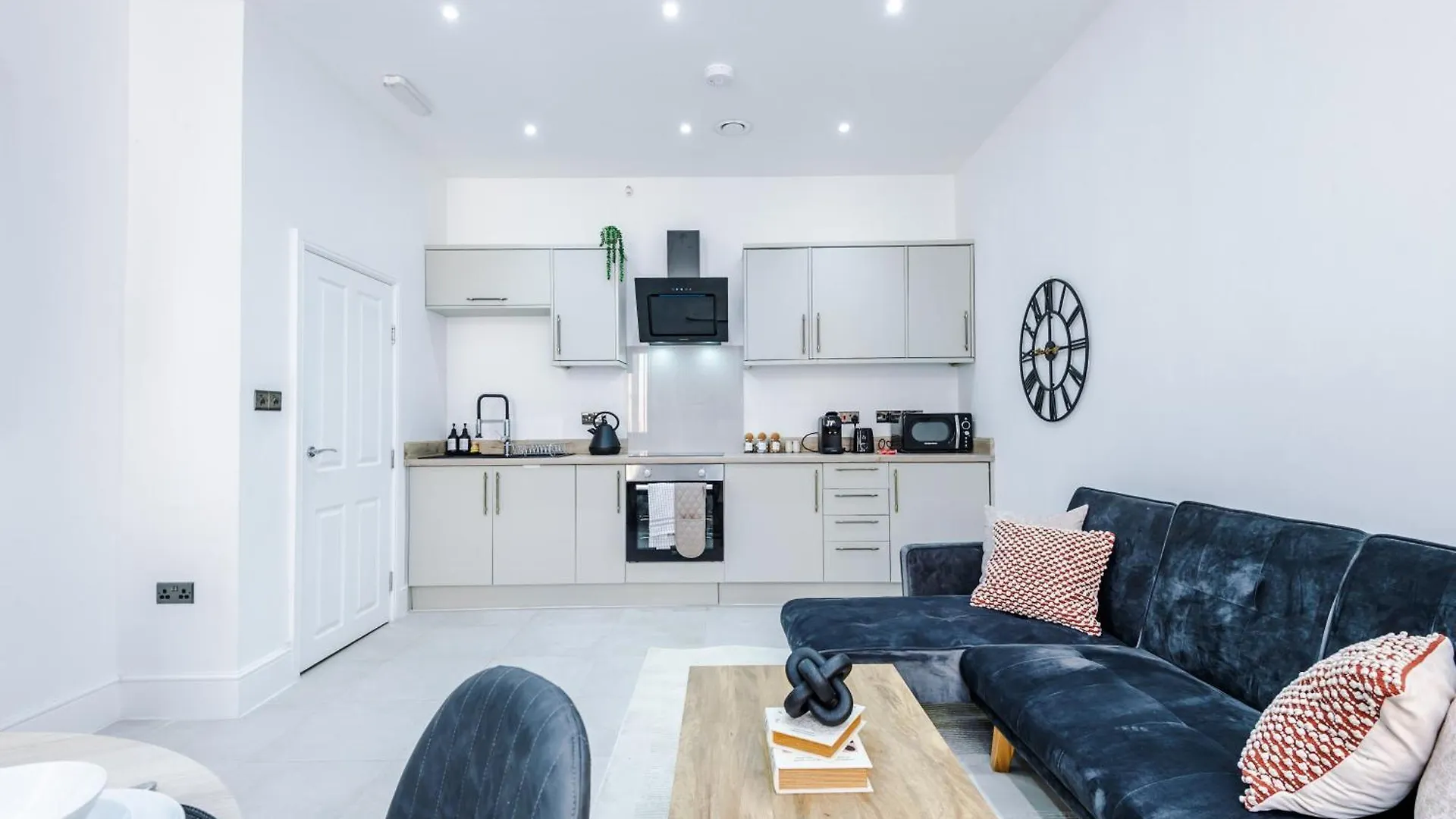 Luxury Modern Bradford City Centre Apartment With Free Parking  Bradford (West Yorkshire)