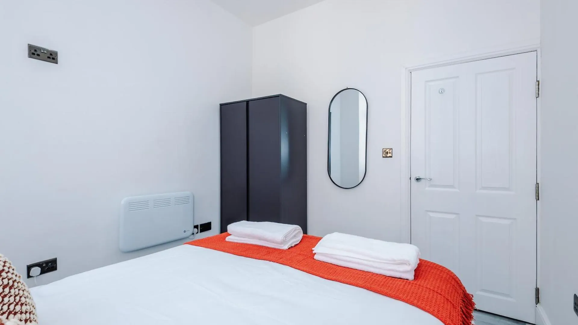Luxury Modern Bradford City Centre Apartment With Free Parking 0*, Bradford (West Yorkshire)